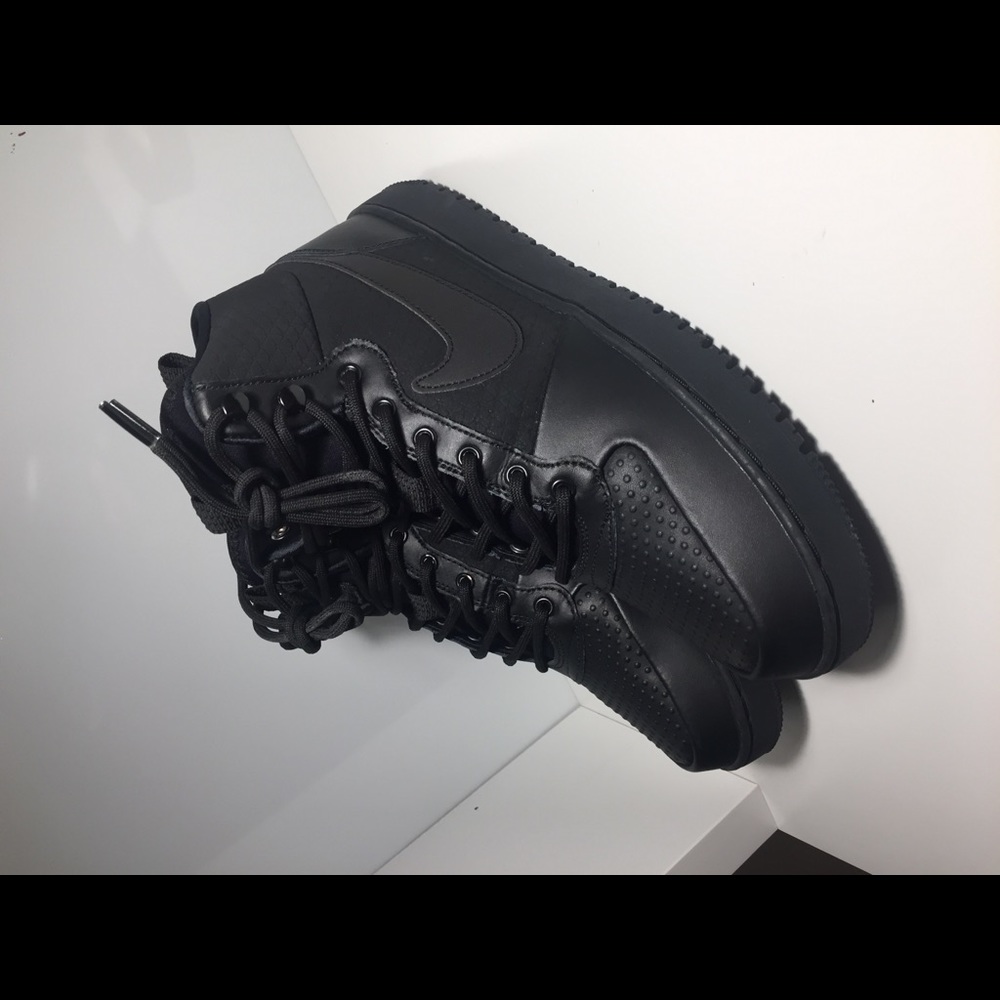 NIKE Court Borough Mid Winter